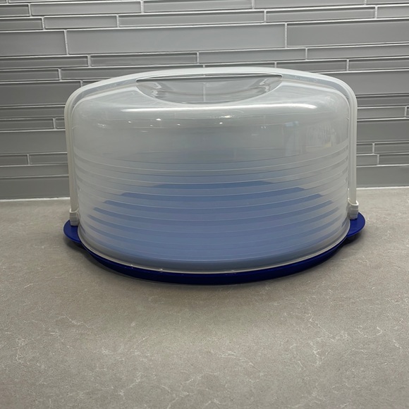 Tupperware Other - Tupperware Cake Carrier
